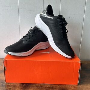 NEW Women’s Nike Quest 3PRM Running Shoes - Size 11